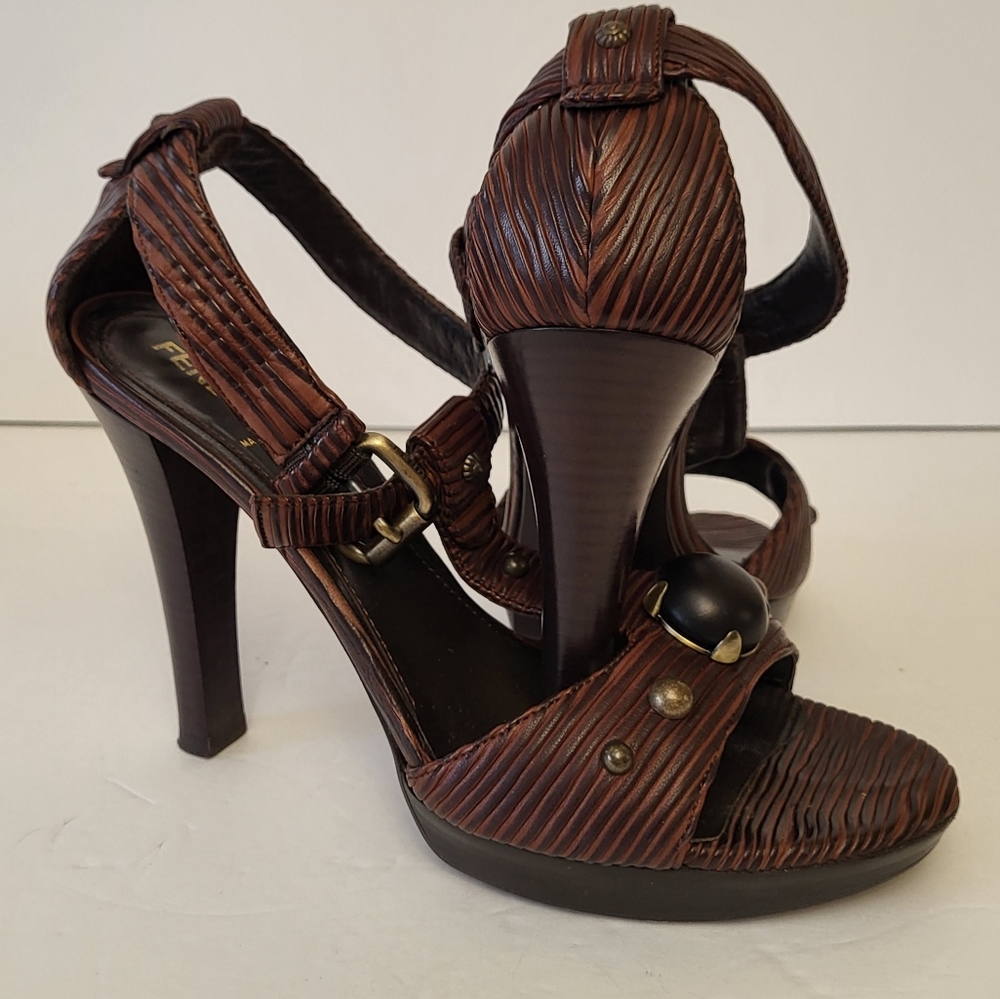Authentic Fendi sandale NEGOTIABLE